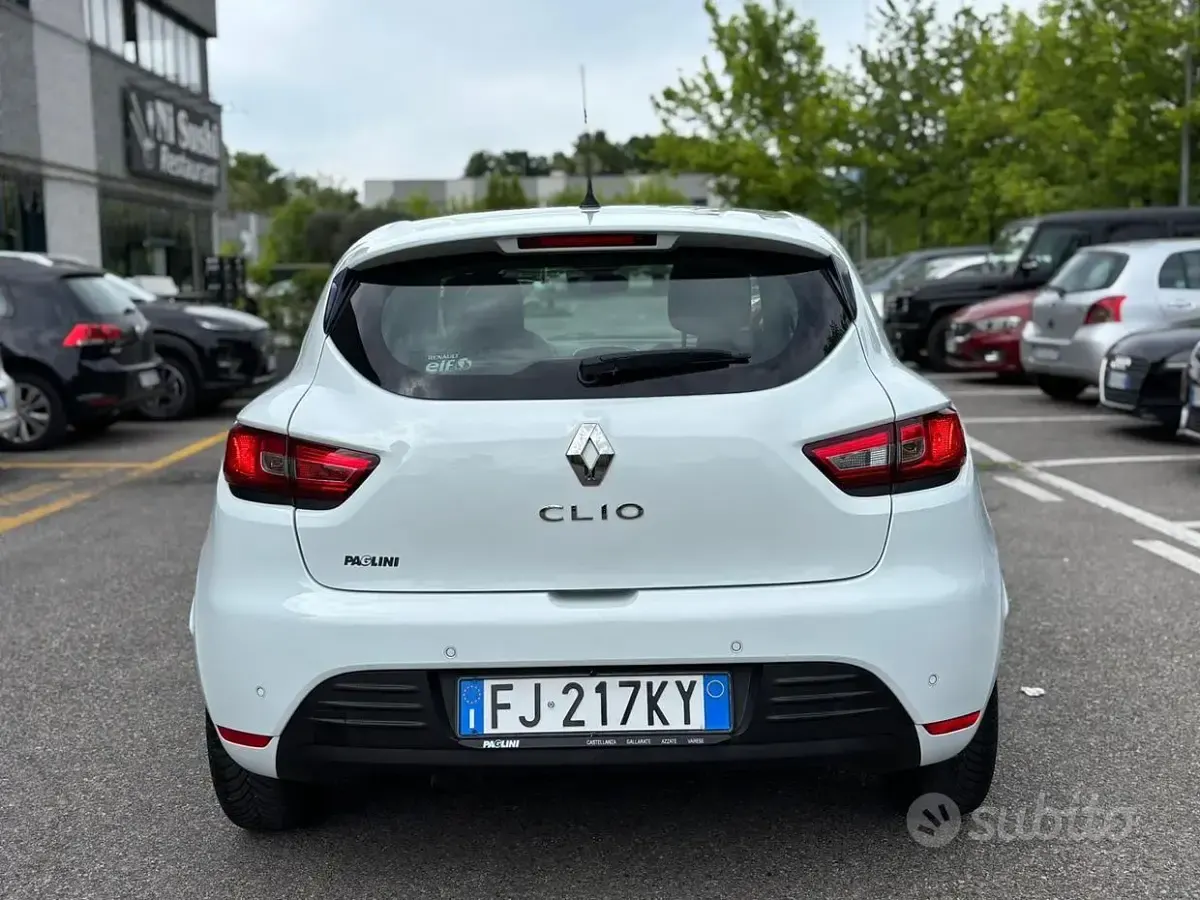 Usado Renault Clio IV Zen 73 CV (53 kW) 2017 Blanco Berlina
