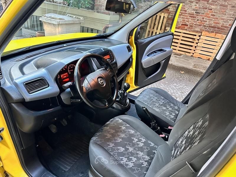 Usata Opel Combo 95 CV (69 kW) 2017 Giallo Monovolume