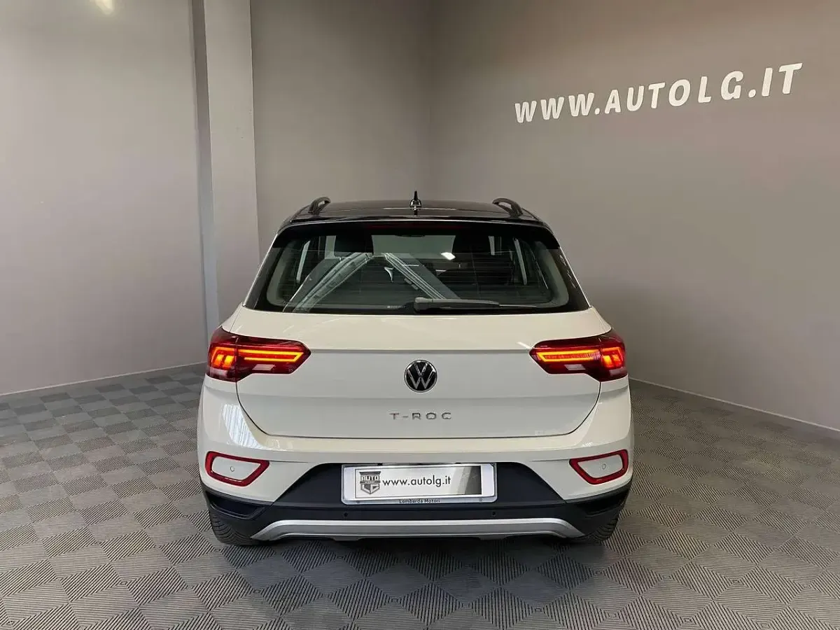 Usata VW T-Roc Life 110 CV (80 kW) 2023 Bianco SUV