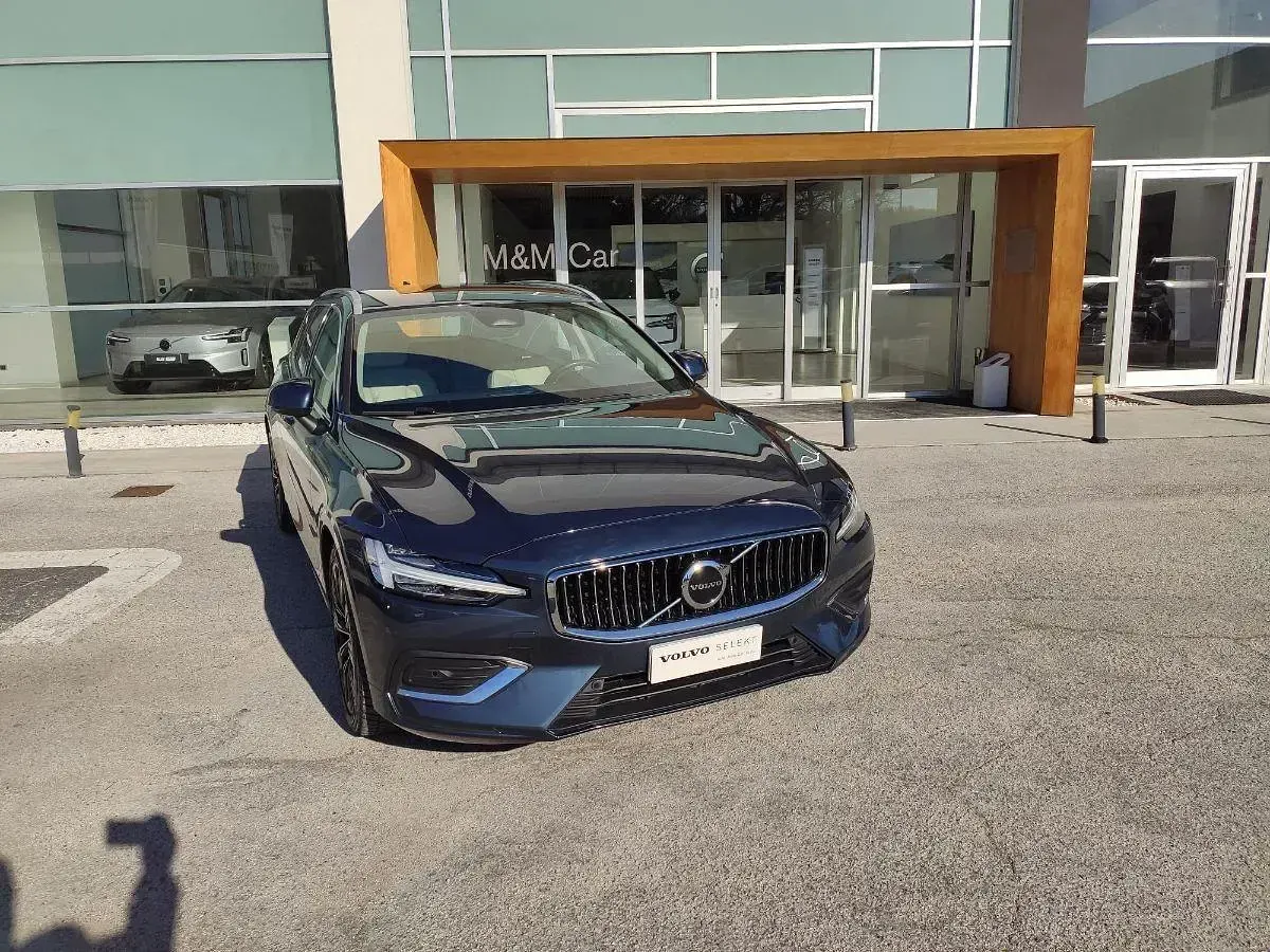 Usata Volvo V60 Plus 197 CV (144 kW) 2023 Blu Station wagon