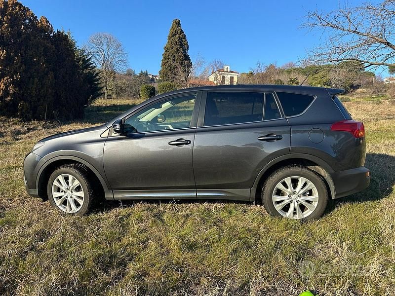 Usata Toyota RAV4 Lounge 150 CV (110 kW) 2015 Grigio SUV