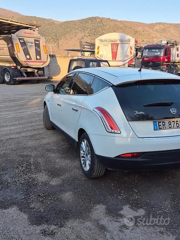 Usata Lancia Delta 120 CV (88 kW) 2013 Utilitaria