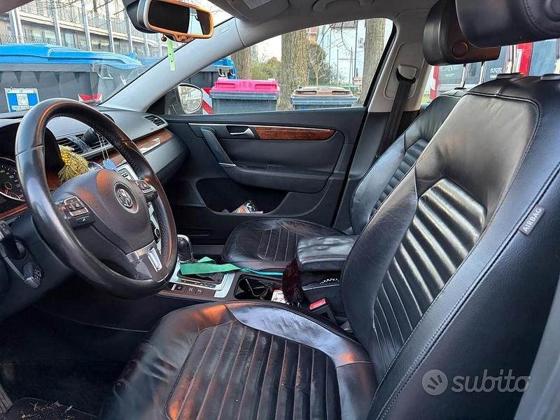 Usata VW Passat 170 CV (125 kW) 2011 Marrone Station wagon