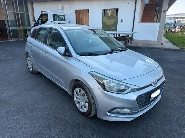 Usata Hyundai i20 Classic 74 CV (54 kW) 2015 Grigio Berlina