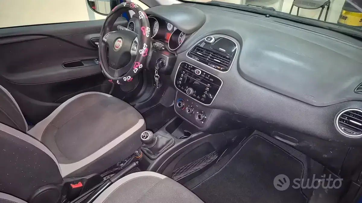 Usata Fiat Punto Lounge 69 CV (50 kW) 2014 Blu Utilitaria