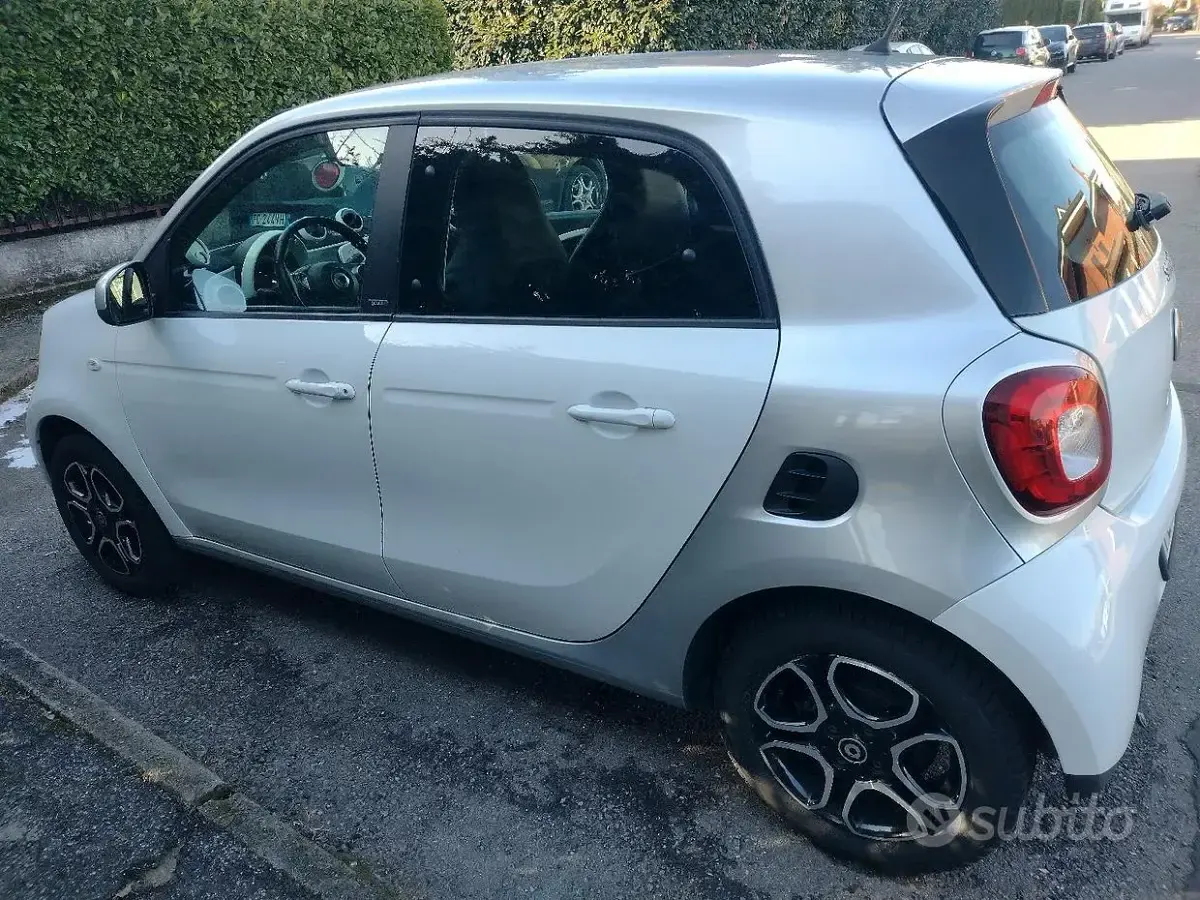 Usata Smart ForFour Prime 71 CV (52 kW) 2016 Bianco Utilitaria