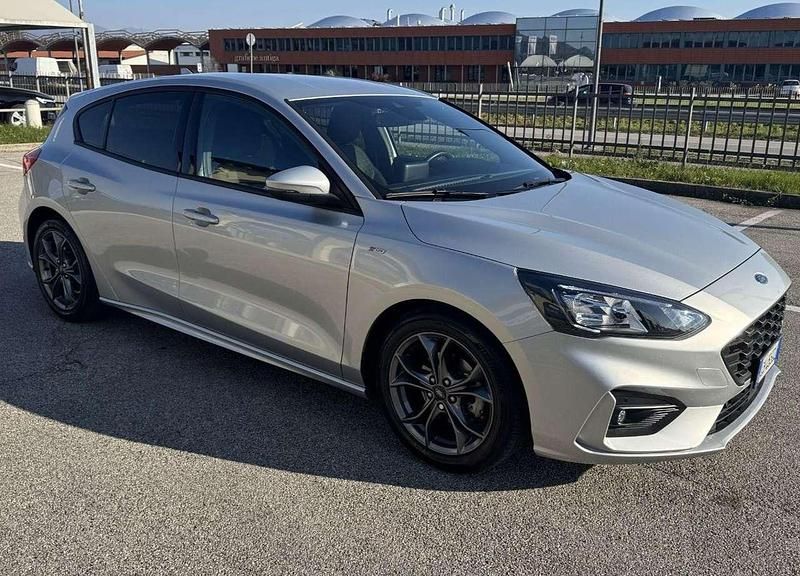 Usata Ford Focus ST-Line 125 CV (91 kW) 2021 Moondust silver Berlina