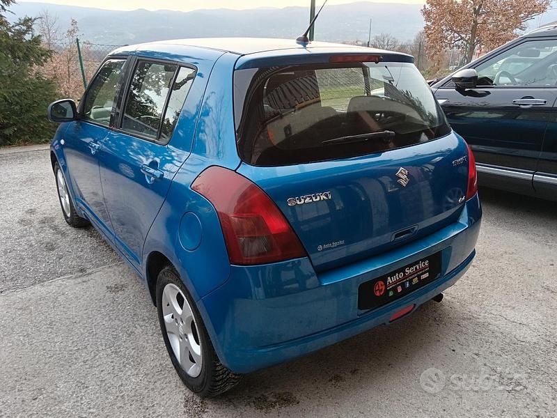 Usata Suzuki Swift 92 CV (67 kW) 2006 Blu Utilitaria