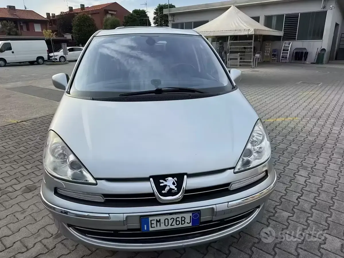 Usata Peugeot 807 163 CV (119 kW) 2012 Grigio Monovolume