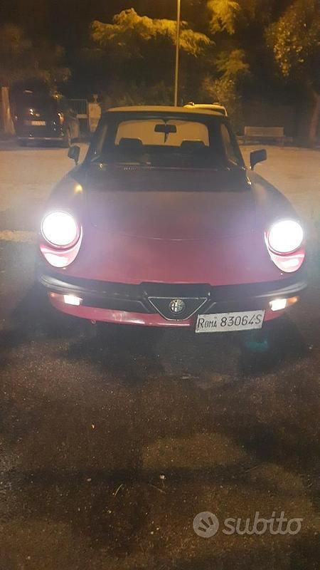 Usata Alfa Romeo Spider 103 CV (75 kW) 1987 Rosso Cabrio