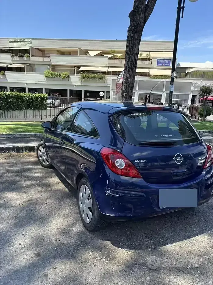 Usata Opel Corsa 80 CV (58 kW) 2009 Blu Utilitaria
