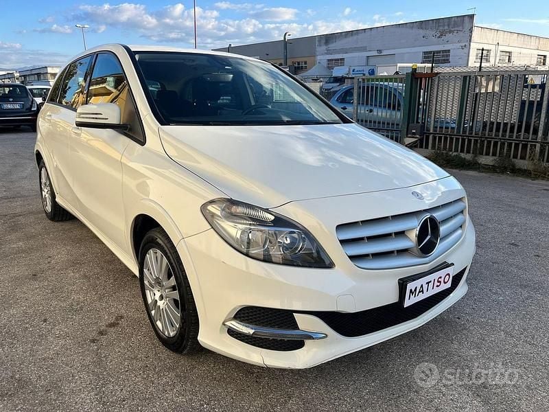Bianco Usata 2014 Mercedes B200 Monovolume | 5490 € (Buon prezzo) - Immagine 1/4