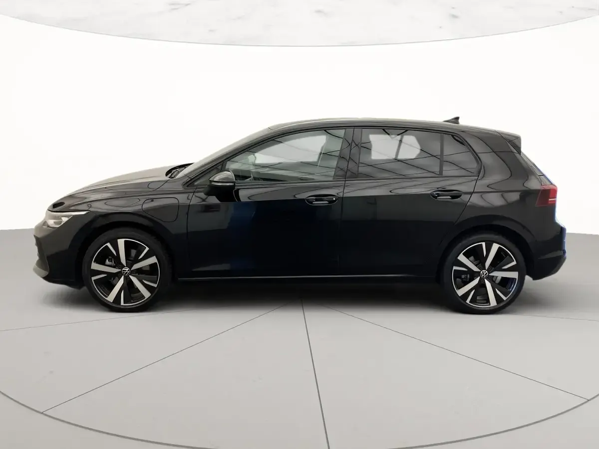 Usata VW Golf VIII Edition 204 CV (150 kW) 2025 Grenadill black metallizzato Berlina