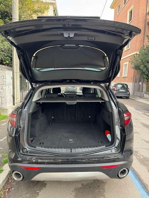 Usata Alfa Romeo Stelvio Business 160 CV (117 kW) 2019 Nero SUV