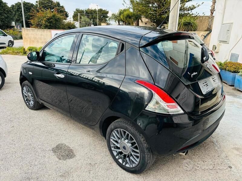 Usata Lancia Ypsilon Gold 69 CV (50 kW) 2013 Nero Utilitaria