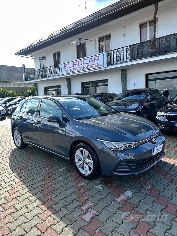 Usata VW Golf VIII Life 116 CV (85 kW) 2024 Grigio Berlina