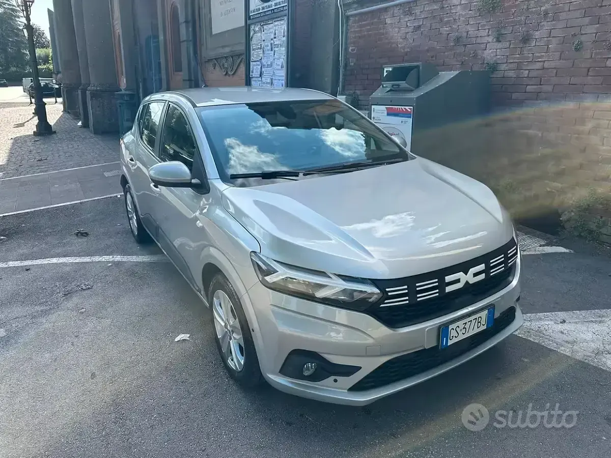 Usata Dacia Sandero Expression 101 CV (74 kW) 2023 Grigio Berlina