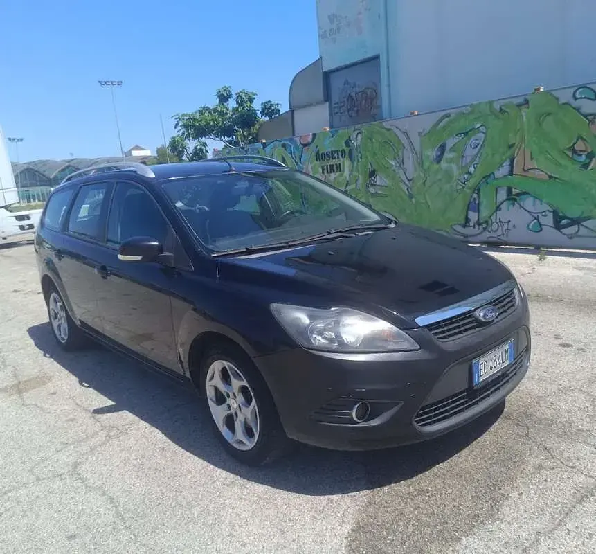 Usata Ford Focus Style 90 CV (66 kW) 2010 Marrone Station wagon