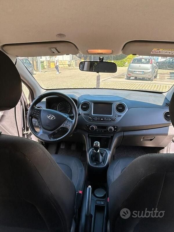 Usata Hyundai i10 Style 87 CV (63 kW) 2017 Grigio Utilitaria