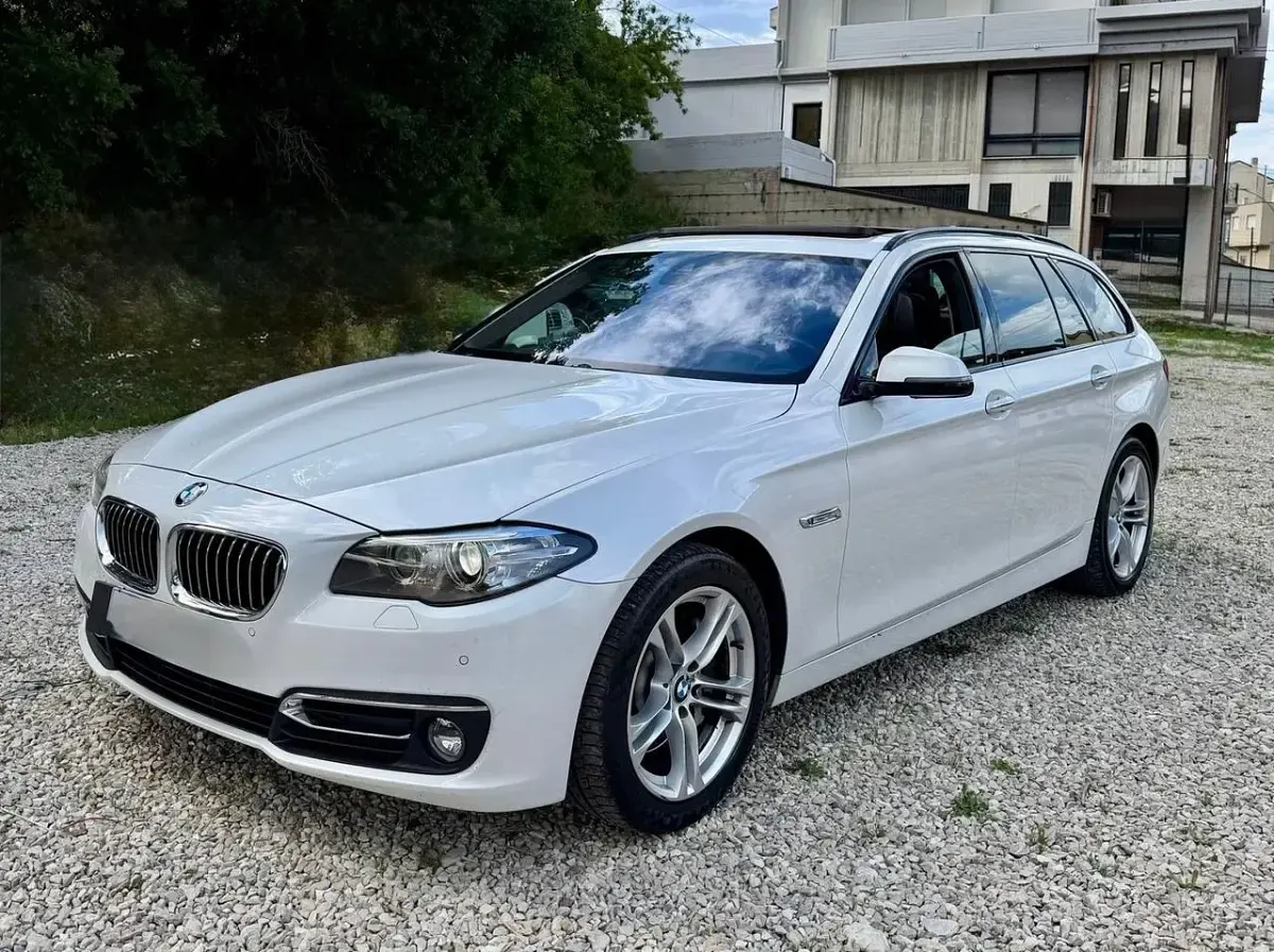 Usata BMW 525 Comfort Edition 217 CV (159 kW) 2013 Bianco Station wagon