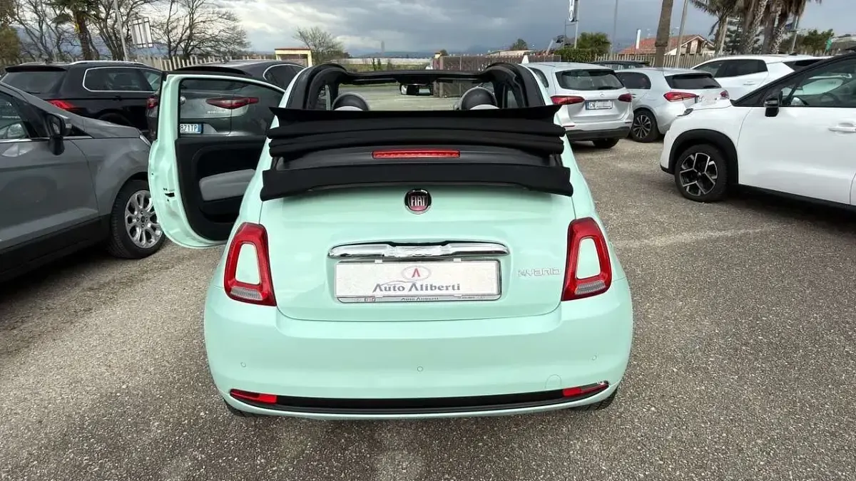 Usado Fiat 500C Pop 69 CV (50 kW) 2020 Latte e menta Descapotable