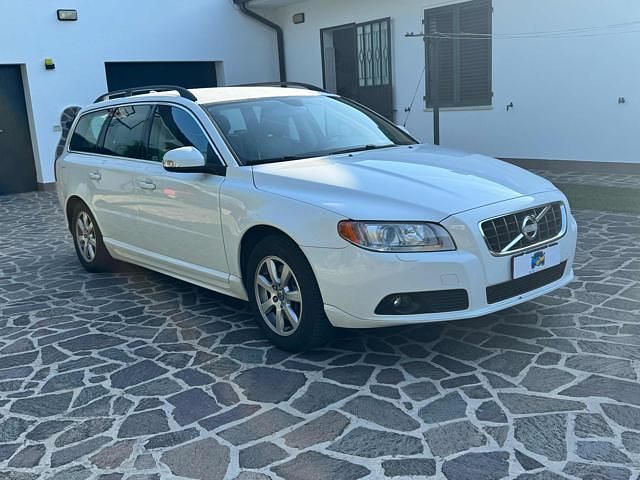 Usata Volvo V70 Momentum 231 CV (169 kW) 2010 Bianco Station wagon