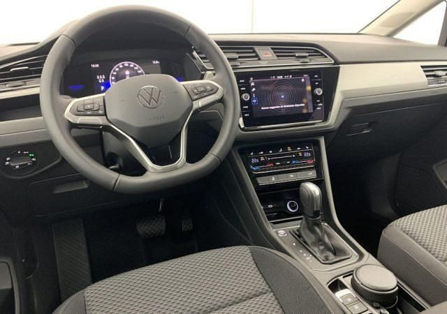 Usata VW Touran Edition 150 CV (110 kW) 2024 Argento metallizzato Monovolume