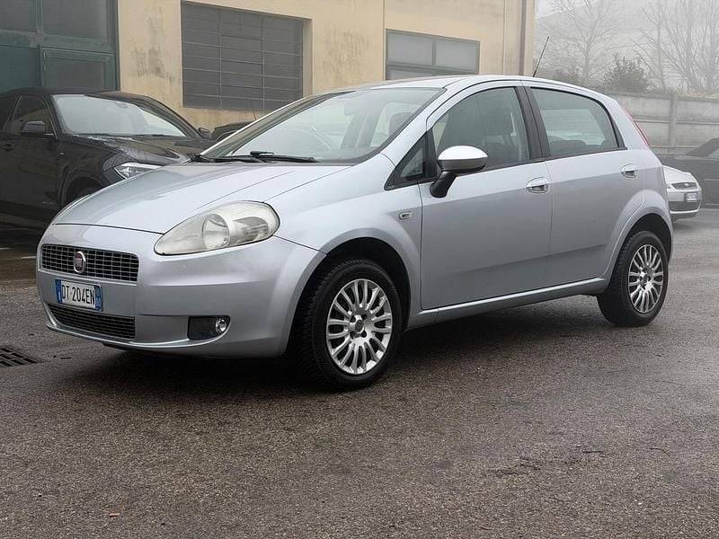 Usata Fiat Grande Punto Dynamic 69 CV (50 kW) 2008 Grigio Utilitaria