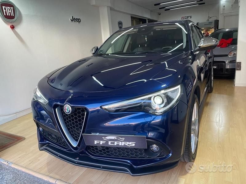 Usata Alfa Romeo Stelvio Executive 210 CV (154 kW) 2018 Blu SUV