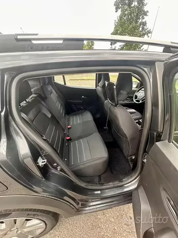 Usata Dacia Sandero Comfort 101 CV (74 kW) 2022 Grigio Berlina