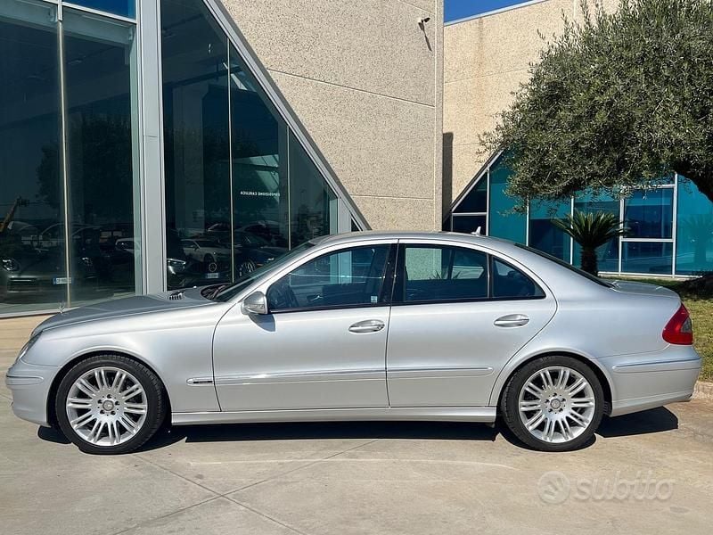 Usata Mercedes E320 Avantgarde 224 CV (164 kW) 2009 Grigio Berlina