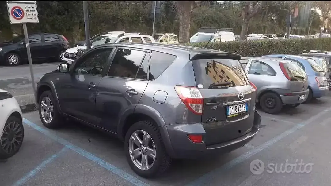Usata Toyota RAV4 150 CV (110 kW) 2009 Grigio SUV