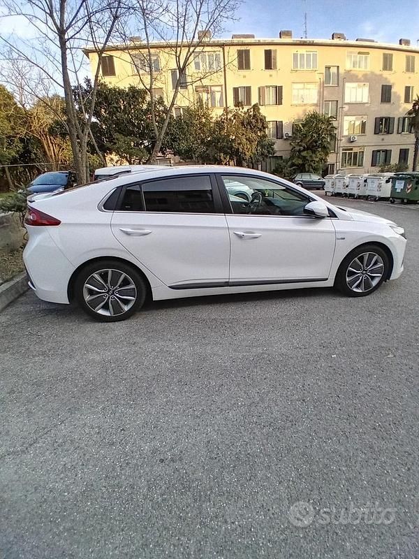 Bianco Usata 2017 Hyundai Ioniq Utilitaria | 10.000 € (Buon prezzo) - Immagine 1/4