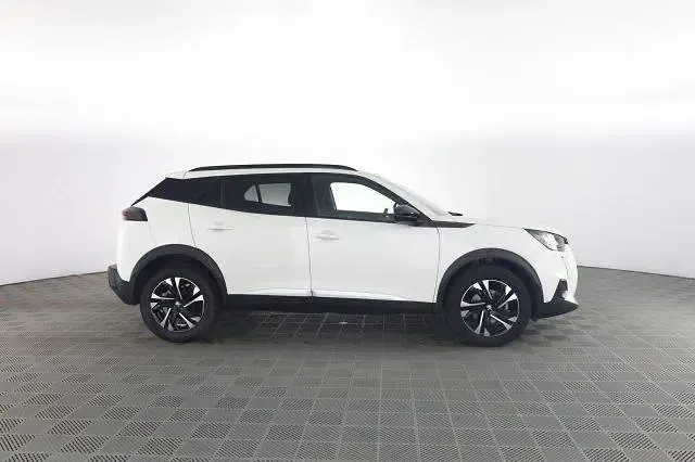 Usata Peugeot 2008 Allure 101 CV (74 kW) 2023 Bianco SUV