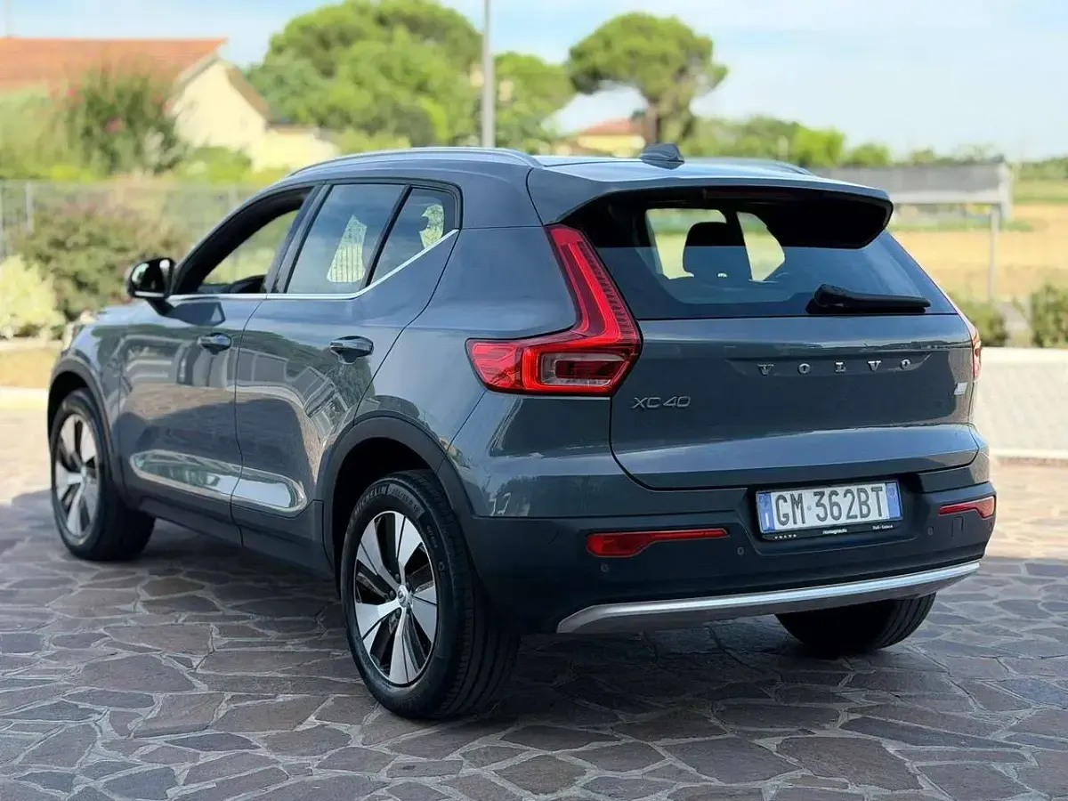 Usata Volvo XC40 129 CV (94 kW) 2023 Grigio SUV