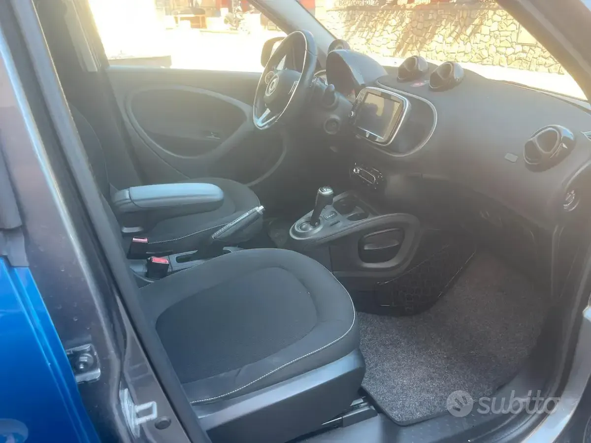 Usata Smart ForFour 177 CV (130 kW) 2018 Blu Utilitaria