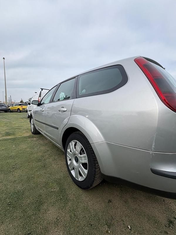 Usata Ford Focus S 90 CV (66 kW) 2005 Grigio Station wagon