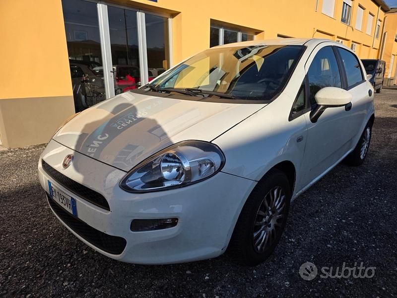 Usata Fiat Punto Lounge 69 CV (50 kW) 2015 Bianco Utilitaria