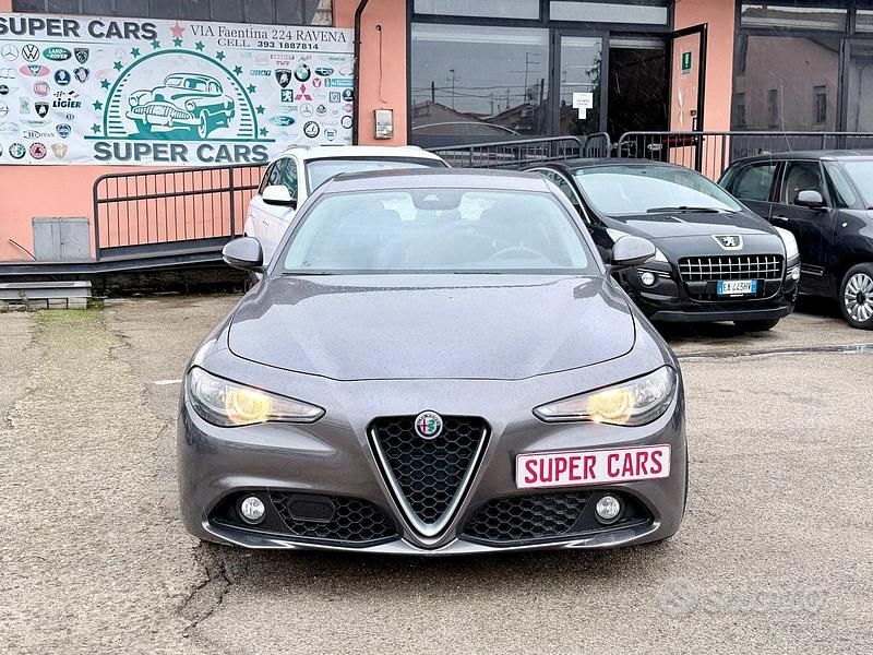 Usata Alfa Romeo Giulia Super 150 CV (110 kW) 2018 Grigio Berlina