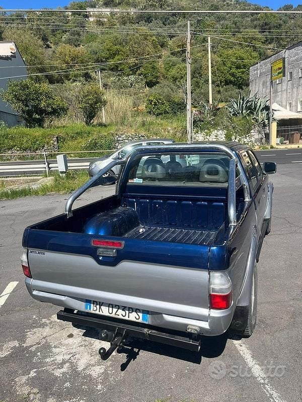 Usata Mitsubishi L200 100 CV (73 kW) 2000 Blu Pick-up