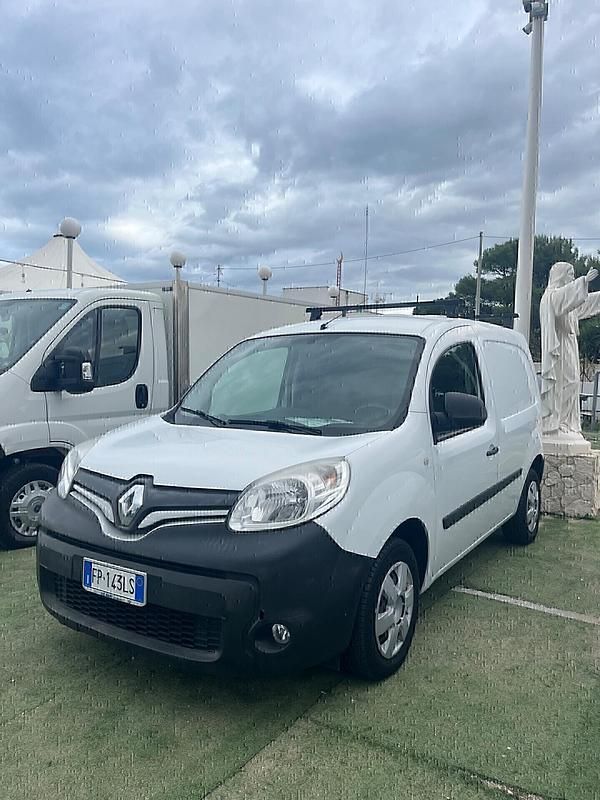 Bianco Usata 2018 Renault Kangoo Monovolume | 8000 € (Ottimo prezzo) - Immagine 1/4