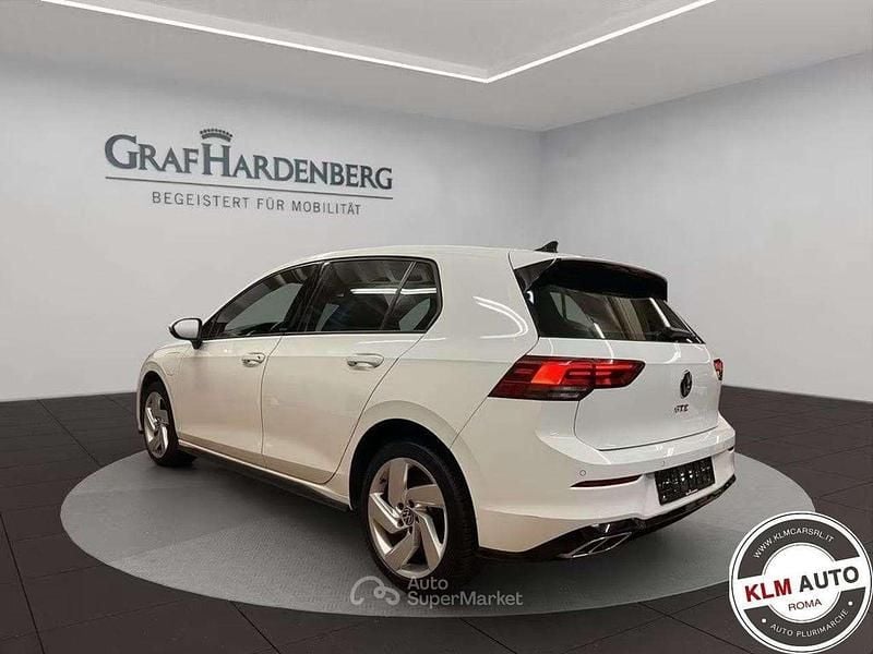 Begagnad VW Golf VIII GTE 150 HK (110 kW) 2022 Vit Sedan