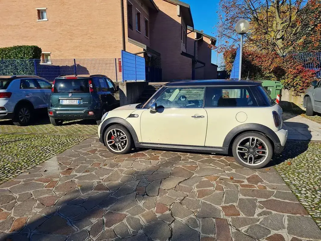 Usata Mini ONE 75 CV (55 kW) 2011 Beige Utilitaria