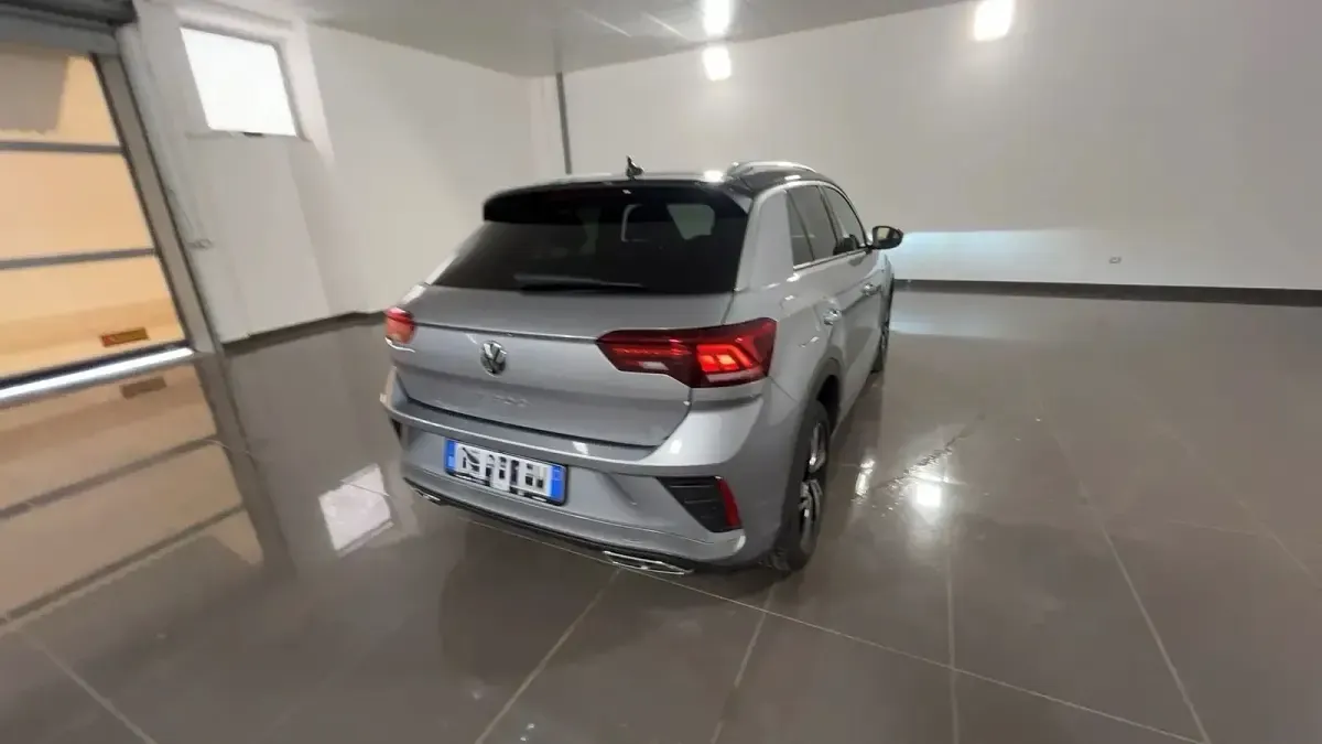 Usata VW T-Roc R-line 150 CV (110 kW) 2024 Bianco SUV