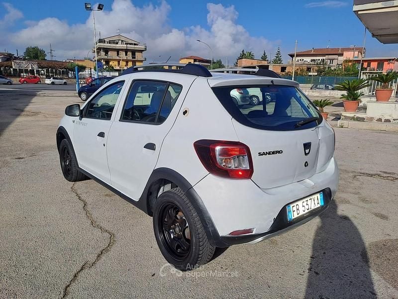 Usata Dacia Sandero 90 CV (66 kW) 2016 Berlina