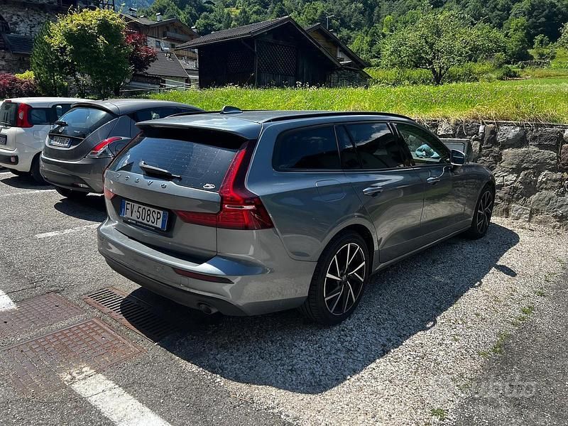 Usata Volvo V60 150 CV (110 kW) 2019 Grigio Station wagon