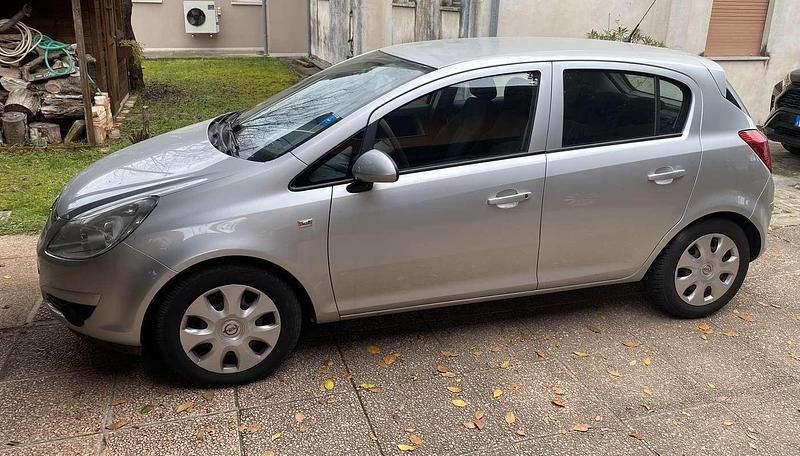 Usata Opel Corsa Enjoy 75 CV (55 kW) 2008 Berlina