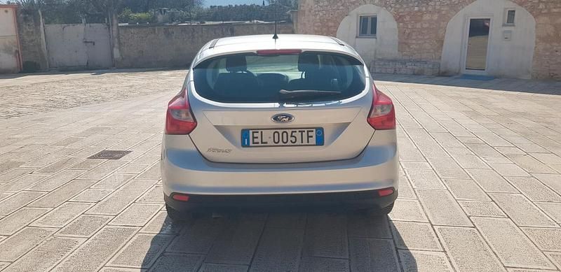 Usata Ford Focus 115 CV (84 kW) 2012 Argento Berlina