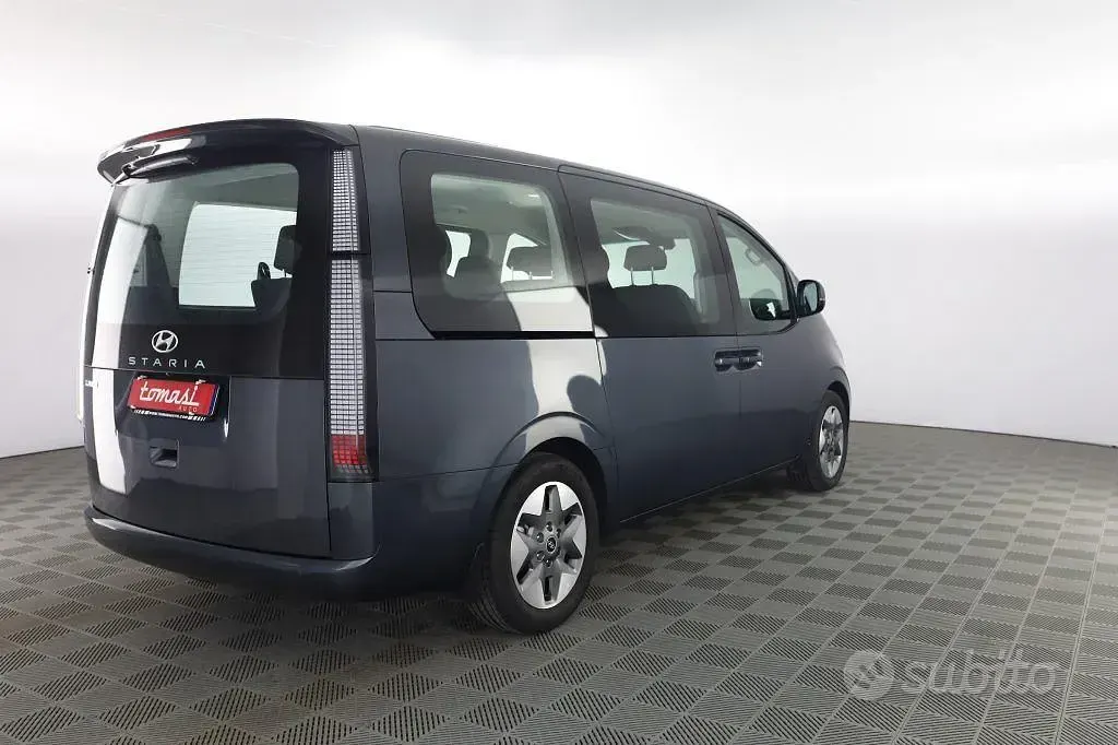 Usata Hyundai Staria 177 CV (130 kW) 2024 Graphite gray Monovolume