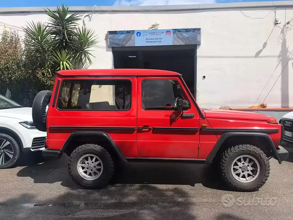 Usata Mercedes 240 72 CV (52 kW) 1980 Rosso SUV